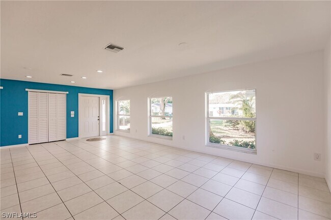 Building Photo - 217 Yorkshire Ct