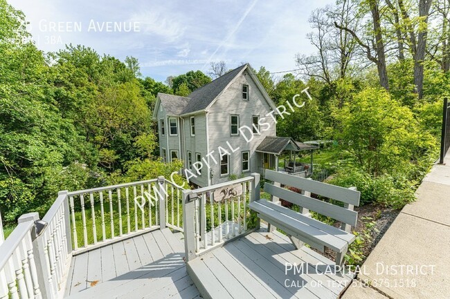 Building Photo - Charming, Spacious, Updated, 5 Bedroom/3 B...