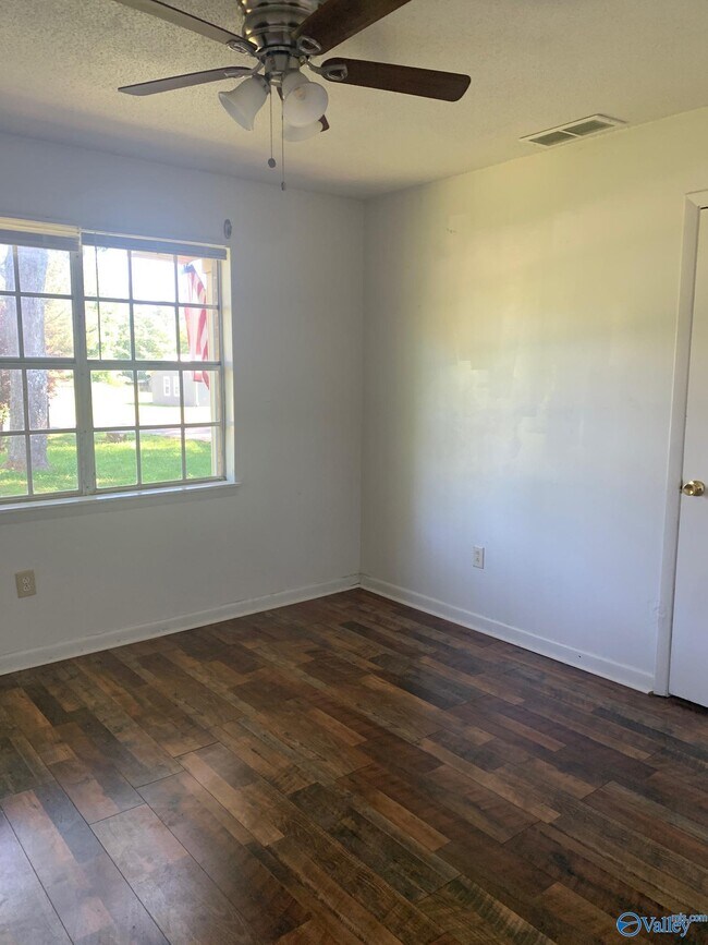 Foto del edificio - 21045 Myrtlewood Dr