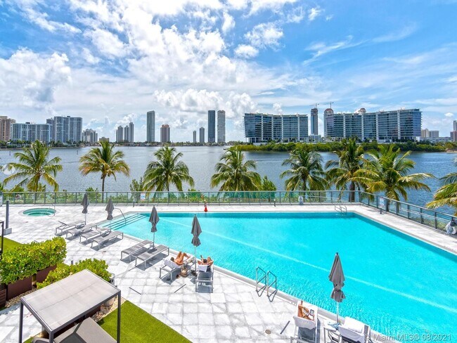 Foto del edificio - 3300 NE 188th St