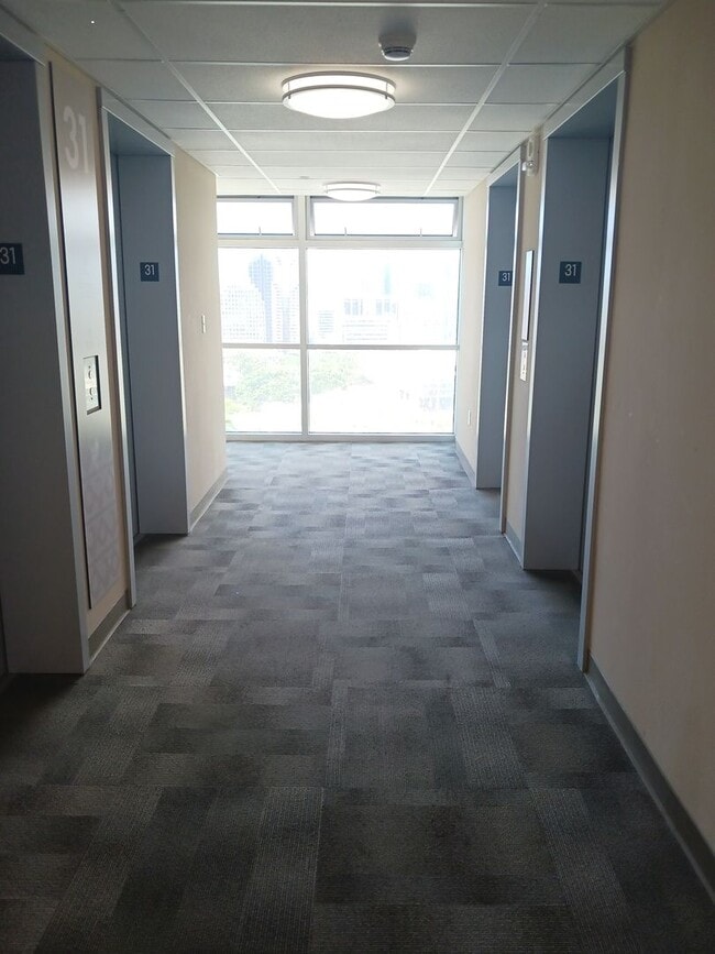 Building Photo - 2bedroom/1.5bath Condo w/Garage Parking In...