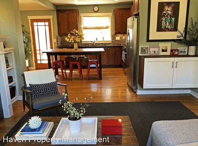 Foto del edificio - 3 br, 1.5 bath House - 5105 46th Ave SW