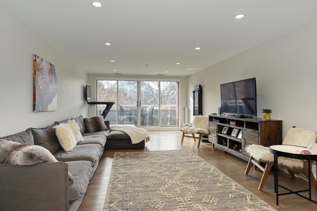 Building Photo - 4 Canal Park