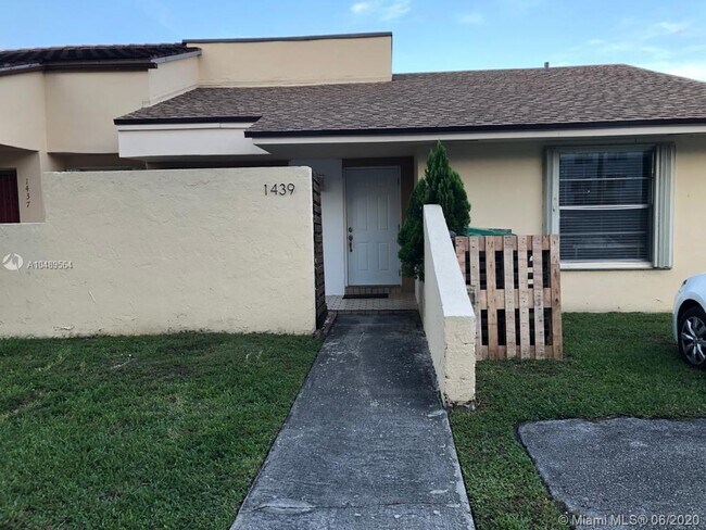 Building Photo - 1439 SW 104th Pl