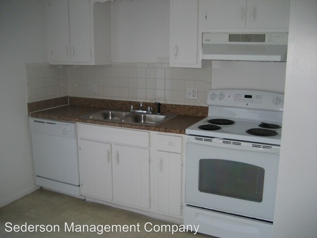Building Photo - 425 N Logan St