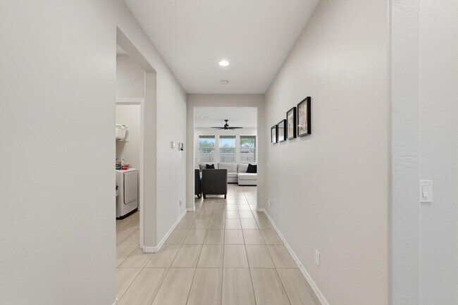 Foto del edificio - 392 S 194th Ln