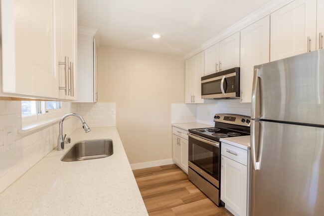 Building Photo - 3771 Miramar Way