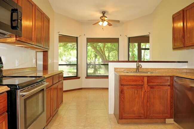 Building Photo - 5848 Windmill Ct