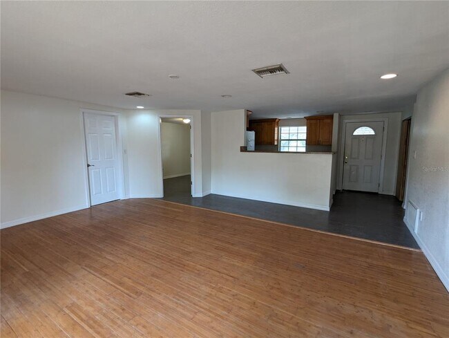 Building Photo - 2804 Applewood Dr