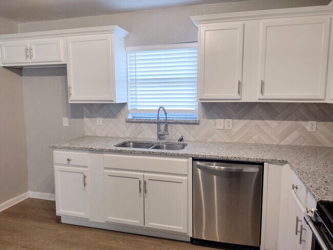 Photo - Wonderfully updated!! House