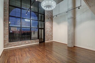 Building Photo - 1005 S Shepherd Dr