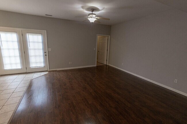 Foto del edificio - 1945 Center St