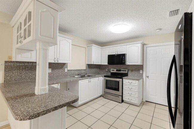 Foto del edificio - 5070 Ponderosa Ln