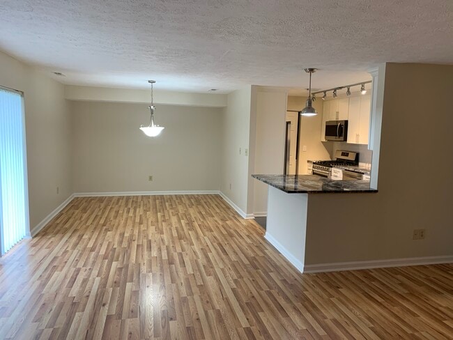 Building Photo - 7264 Beacon Hill Dr