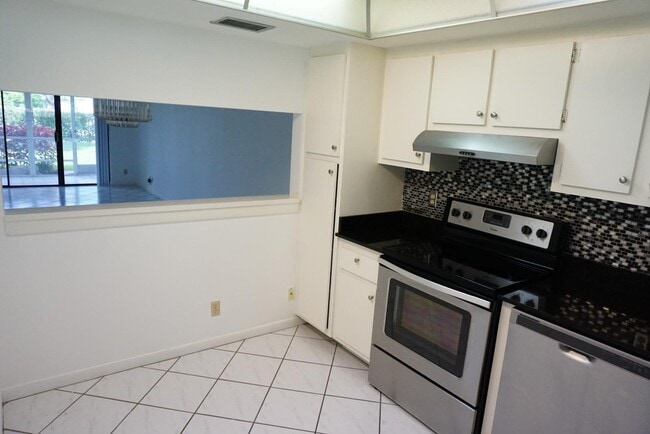 Building Photo - 3154 Via Poinciana