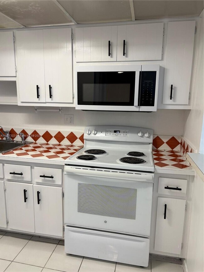 Foto del edificio - 1470 NE 125th Terrace