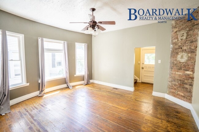 Building Photo - 4 Bedroom Victorian Single Family Home