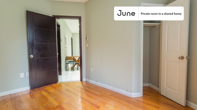 Foto del edificio - Private bedroom in 4 bed/1.5 bath Home