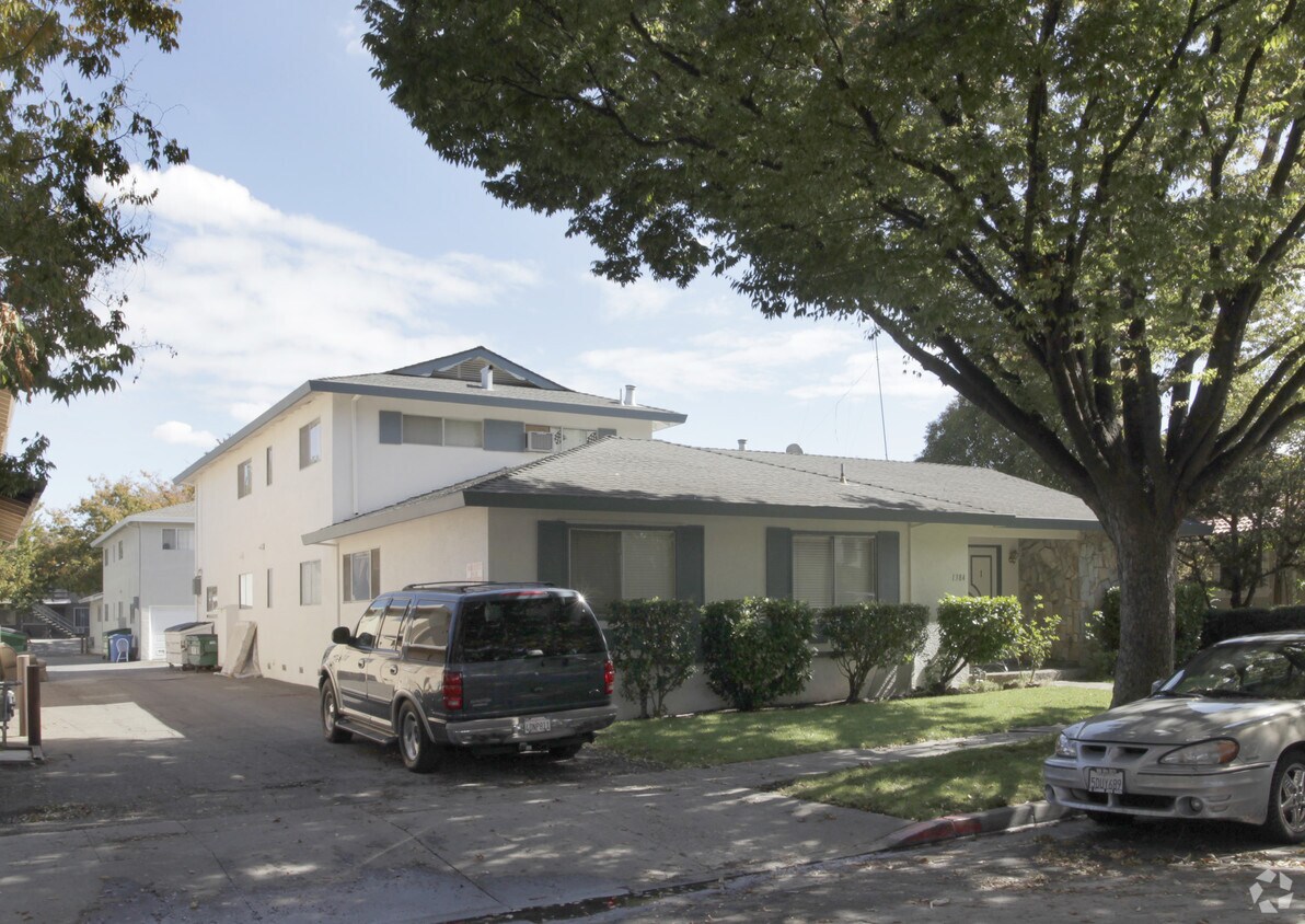 Primary Photo - 1384 Essex Way