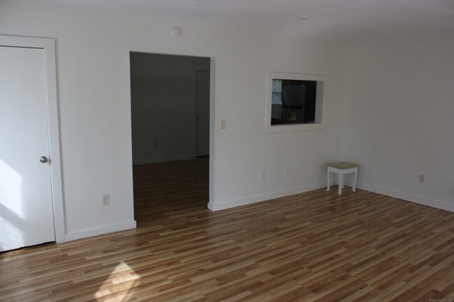 Building Photo - 387 Putnam Pike
