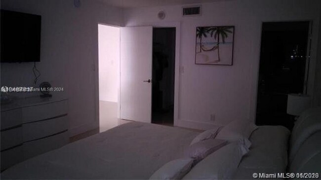 Building Photo - 1801 S Ocean Dr
