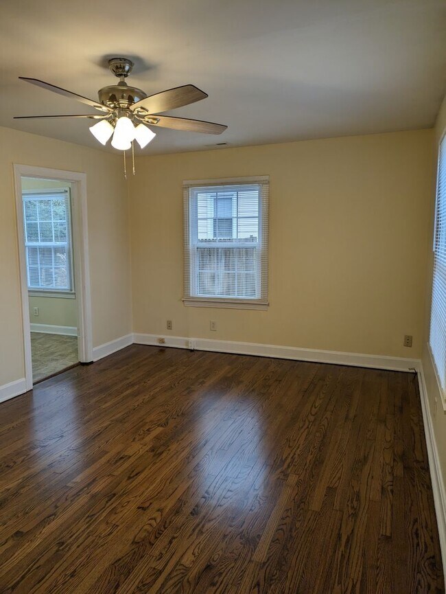 Foto del edificio - Great 2 Bedroom Home For Rent Near The Library!