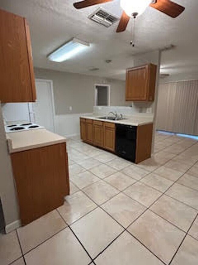 Foto del edificio - Nice 3/2/2 Home with fenced yard in Lecanto