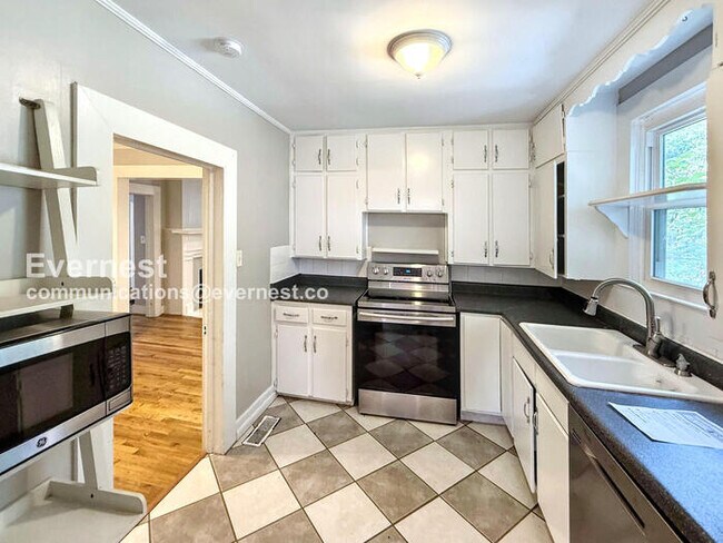 Foto del edificio - 1603 Woodfern Dr