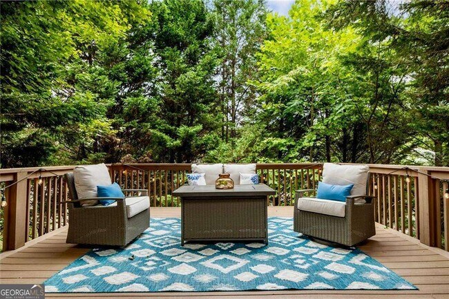 Foto del edificio - 313 Hidden Creek Ln