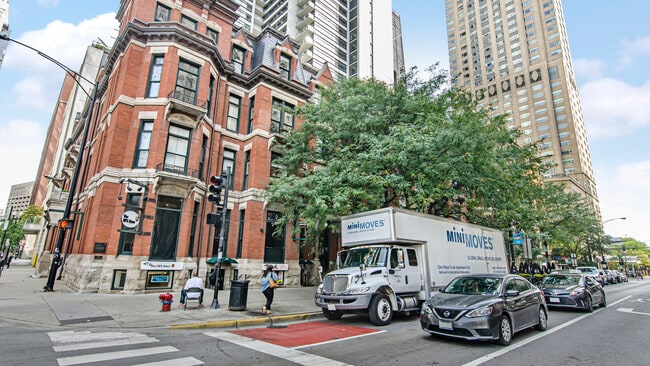 Foto del edificio - 42 E Chicago Ave