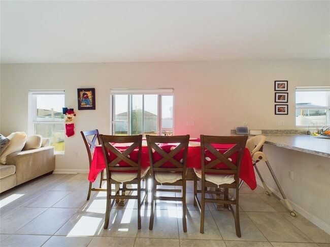 Foto del edificio - 1424 Feather Ln