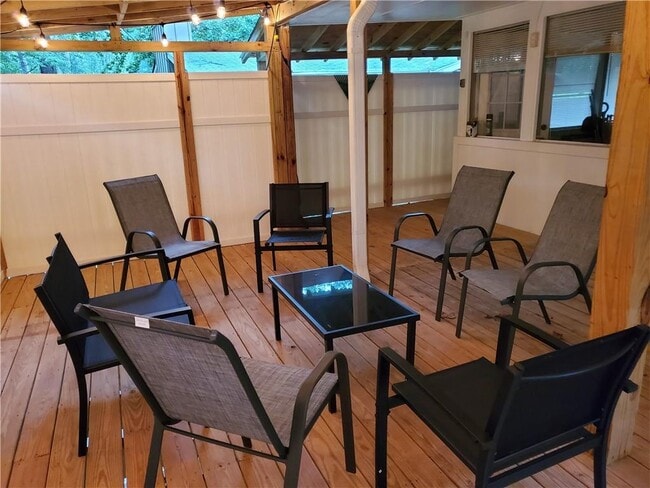 Foto del edificio - 2473 Woodacres Rd NE