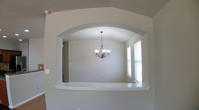 Foto del edificio - Cozy 3 bedroom, 2 bathroom single story in...