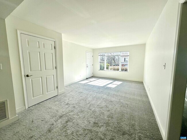 Building Photo - 875 Fountain Ct