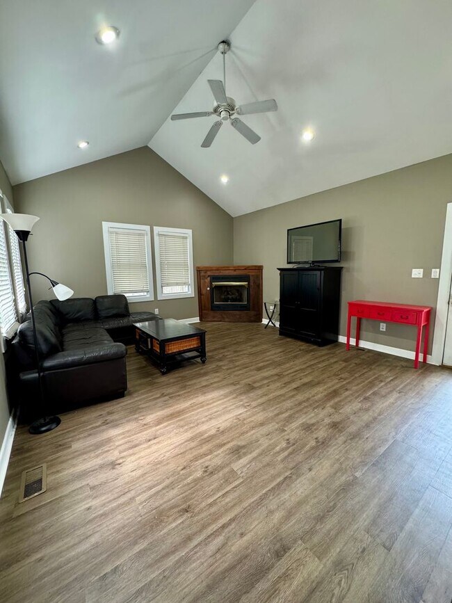 Foto del edificio - Single Family Home for Rent - Direct acces...