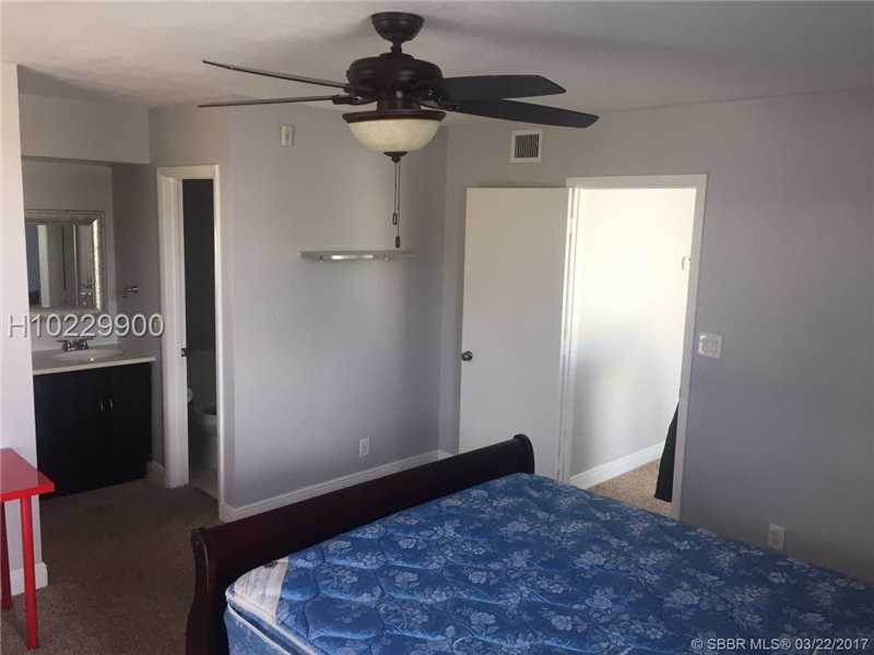 Primary Photo - 2821 SW 87th Ave