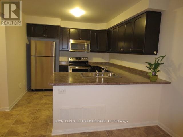 Building Photo - 246 Mortimer Cres