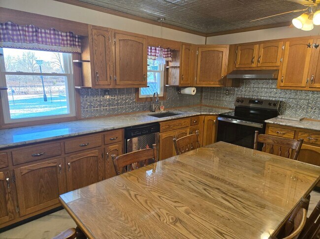 Foto del edificio - 15329 Church Ln