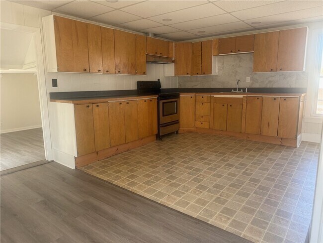 Foto del edificio - 221 S Franklin St