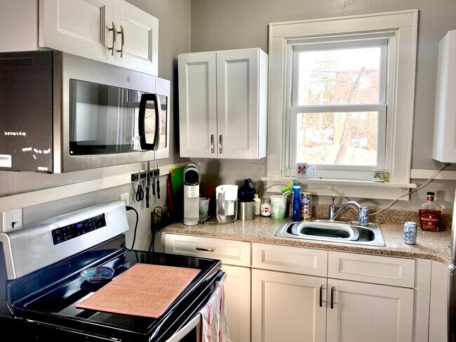 Kitchen - 304 S Summit St