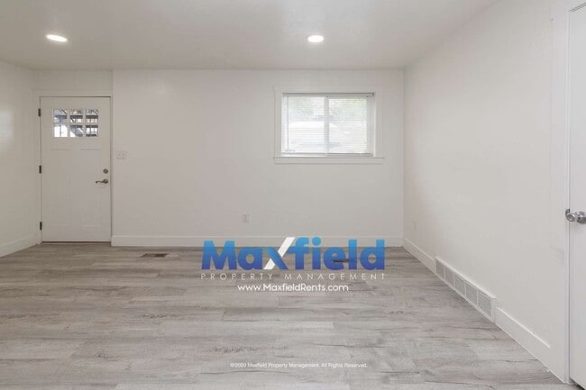 Building Photo - North Salt Lake 2 BD 1 BA - $500 Amazon Gift Card!! - $500.00 Security Deposit OAC -Brookside Lof...