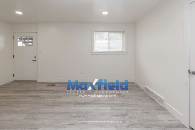 Foto del edificio - North Salt Lake 2 BD 1 BA - $500 Amazon Gift Card!! - $500.00 Security Deposit OAC -Brookside Lof...