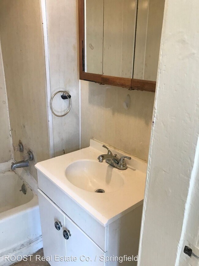 Building Photo - 3 br, 1 bath House - 1652 Edwards Ave