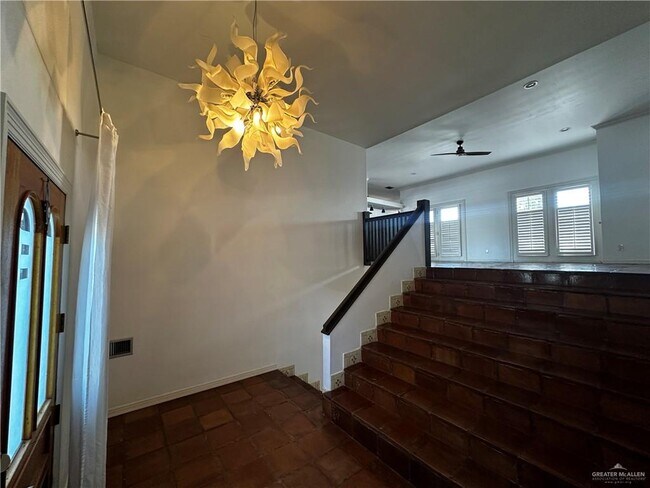 Building Photo - 22 1st Ln Ct