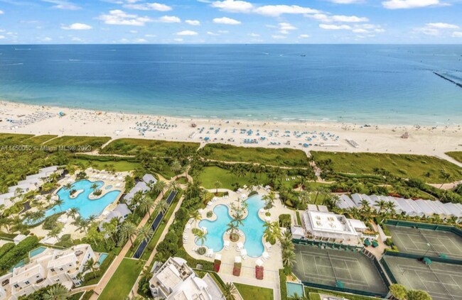 Foto del edificio - 100 S Pointe Dr