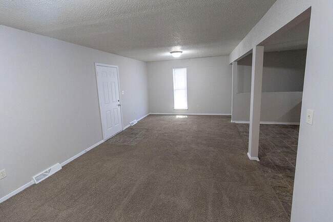 Building Photo - 205 Wheaton Ct