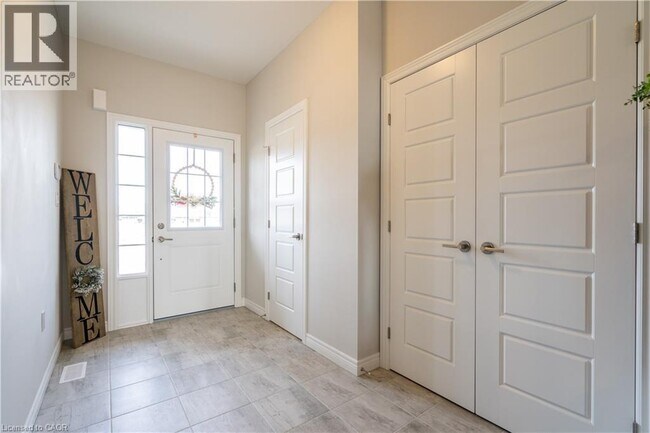 Photo du bâtiment - 44 Zoe Ln