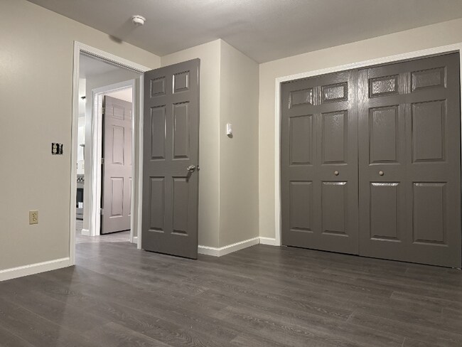 Foto del edificio - 355 S Main St