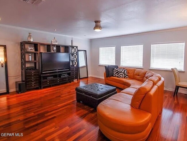 Foto del edificio - 9940 Lockerbie Ave