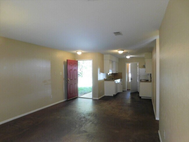 Foto del edificio - Ng Properties (811 Ramble Ln)